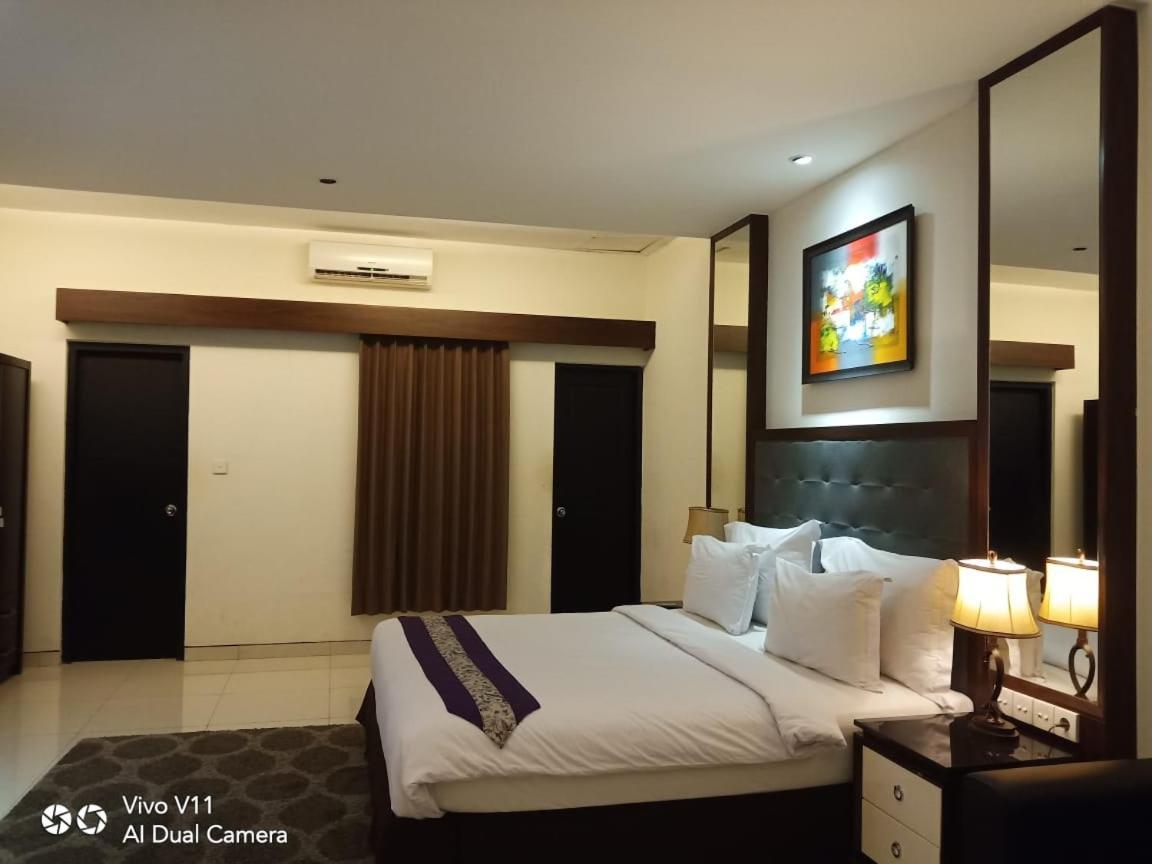 Ayla City Hotel Sorong Zewnętrze zdjęcie
