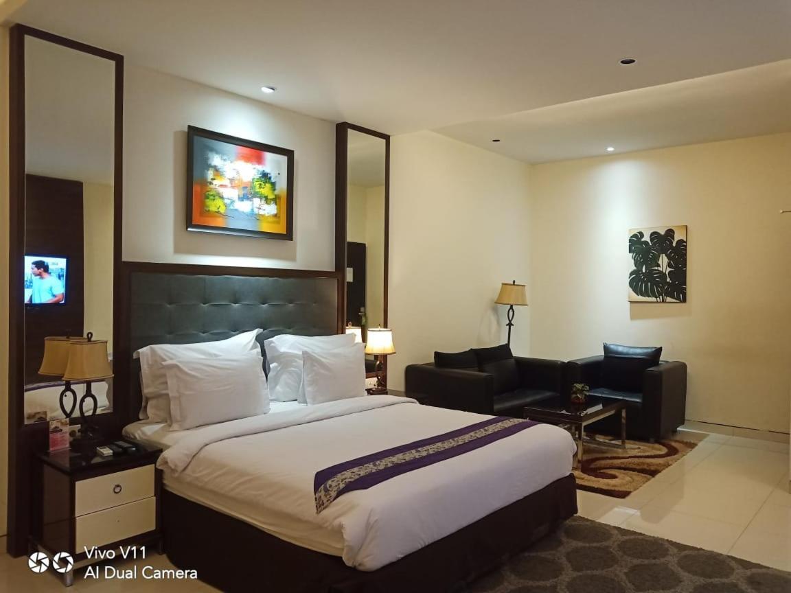 Ayla City Hotel Sorong Zewnętrze zdjęcie