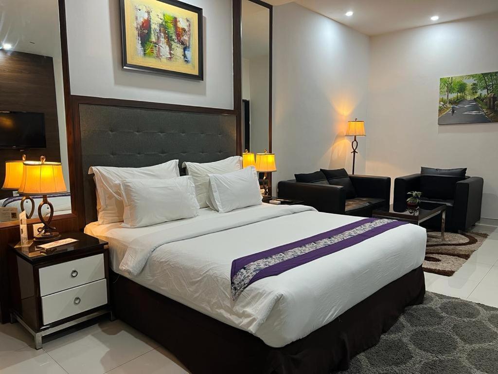Ayla City Hotel Sorong Zewnętrze zdjęcie