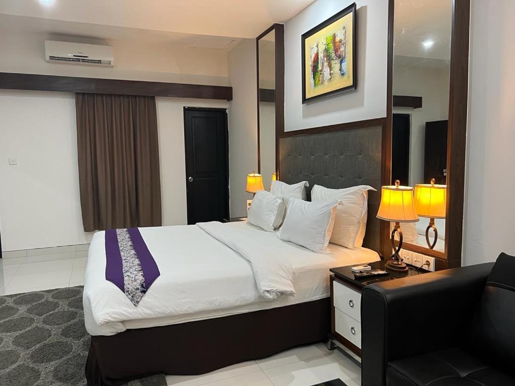 Ayla City Hotel Sorong Zewnętrze zdjęcie